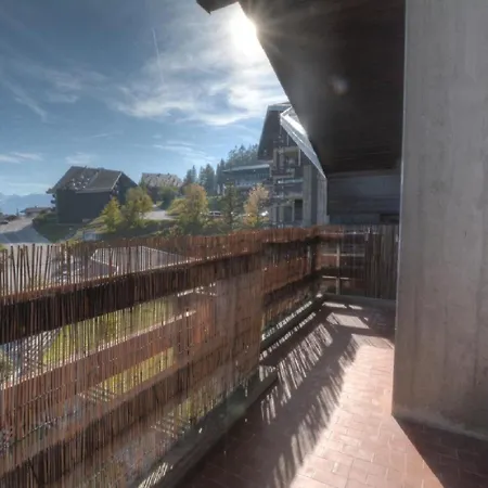 Emeraudes 501 Pres De La Telecabine A